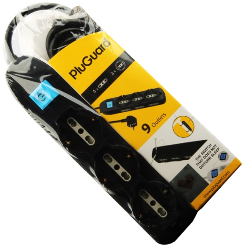 Image de Multiprise avec interrupteur noir, 9 prises, 16 ampères, 250 volts, 2 mètres, PluGuard