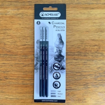 Zeige Details für Acmeliae runder Kohlestift – 3er-Karte (Weich, Mittel, Hart) – Modell 43704 Bild von Acmeliae runder Kohlestift – 3er-Karte (Weich, Mittel, Hart) – Modell 43704