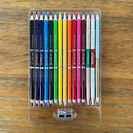 Image de Crayons de couleur ronds Acmeliae – (12 crayons, 24 couleurs + crayon argenté et doré + crayon estompeur + crayon lustrant + taille-crayon) – Modèle 43978